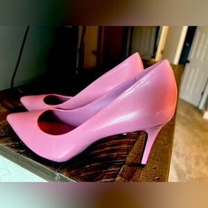 Calvin Klein lavender pumps, size 8 (NWOT)